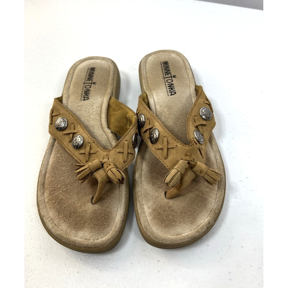 Minnetonka Leather Tan Thong Sandals with Concho Medallions & Memory Foam Size 7